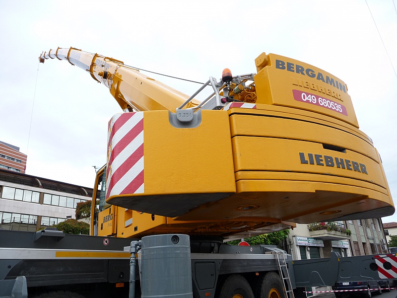 AUTOGRU LIEBHERR TONNELLATE 130