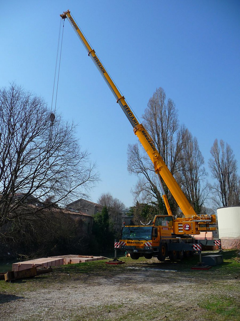 AUTOGRU LIEBHERR TONNELLATE 130